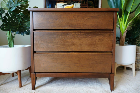 Peppler Furniture Co. 'The Hanover Line' Three Drawer Dresser & Mirror In Figured Walnut – Canada, C. 1960s