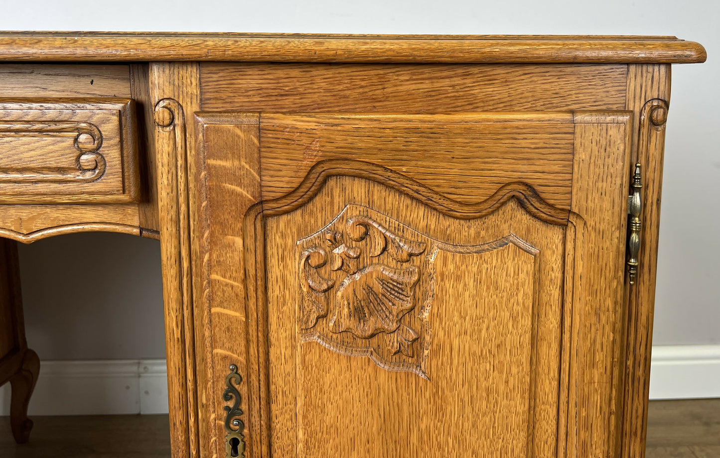 Cabinet Vintage French Louis XIV Style Carved Oak 8 Drawers Sideboard LOT 6460