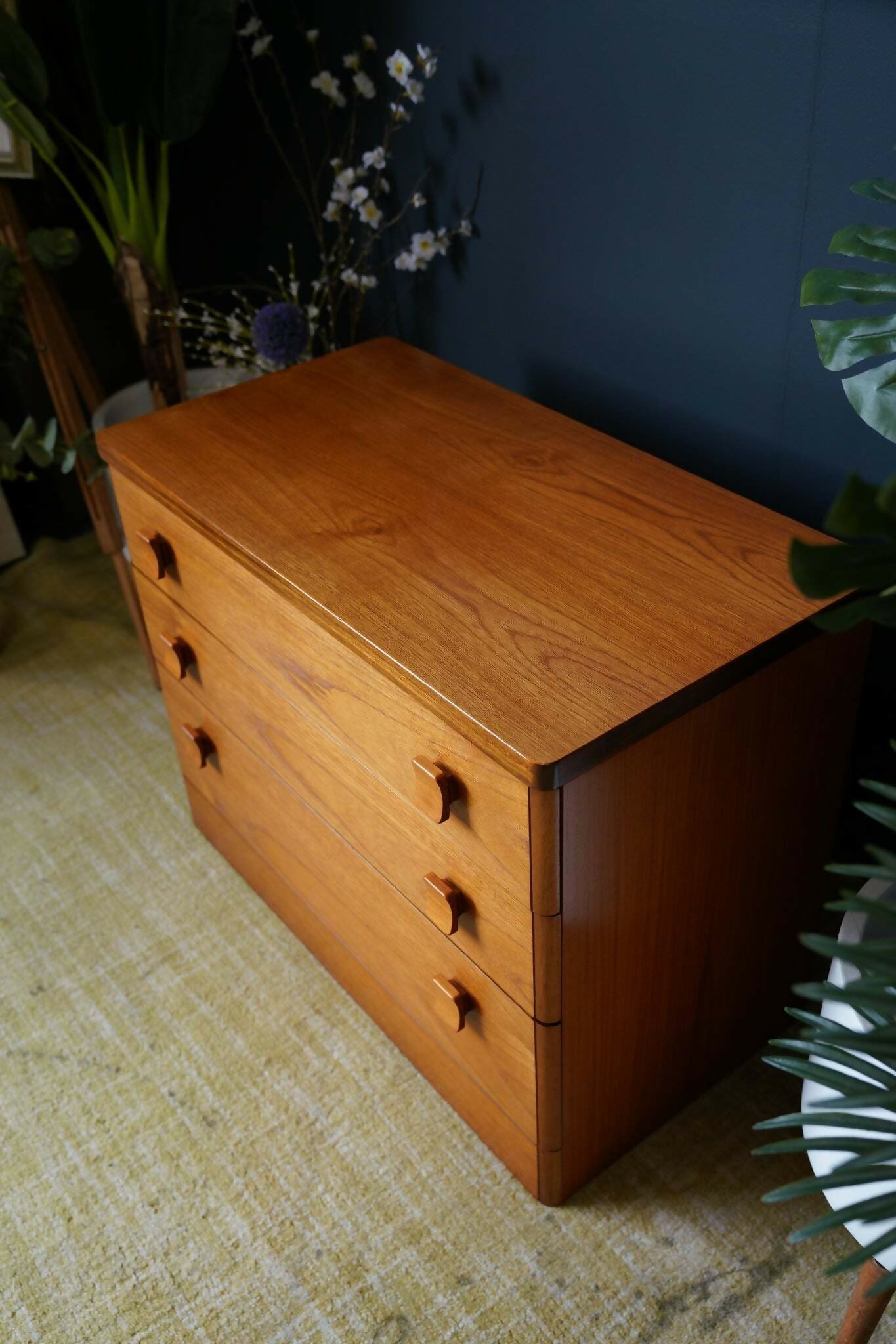 Vintage Mid Century Stag Chest Of Drawers – Timeless British Craftsmanship