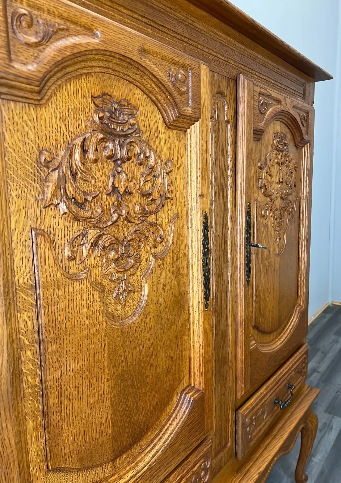 Cabinet Vintage French Louis XIV Style Carved Sideboard 2 Door Cupboard LOT 3552