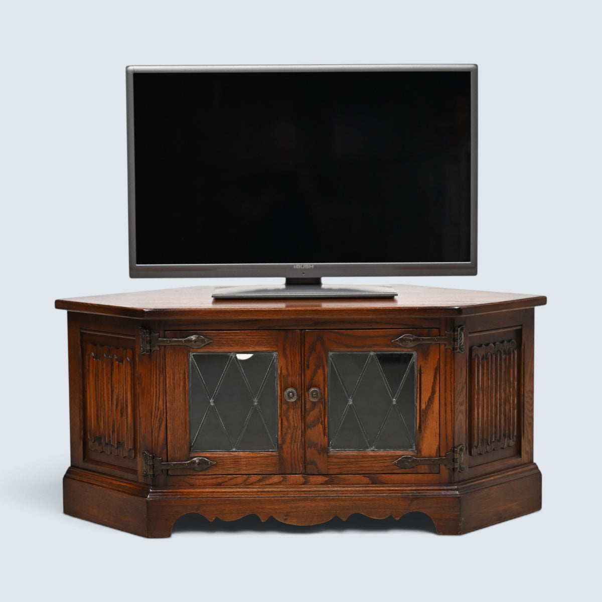 Old Charm TV Stand/Video Cabinet Tudor Brown Model 2084 FREE UK Delivery*