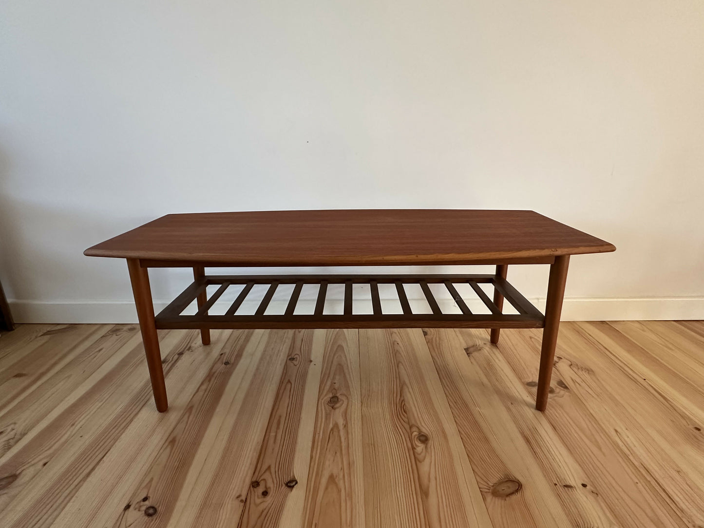 Mid Century Danish Teak Coffee Table Vintage Retro MCM Surfboard Style Coffee Table