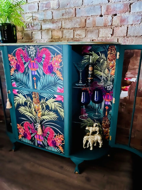 Oriental drinks cabinet