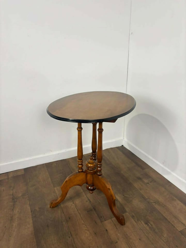 Victorian Mahogany Oval Tip Top Tripod Table (Top Secured in Fixed Position)