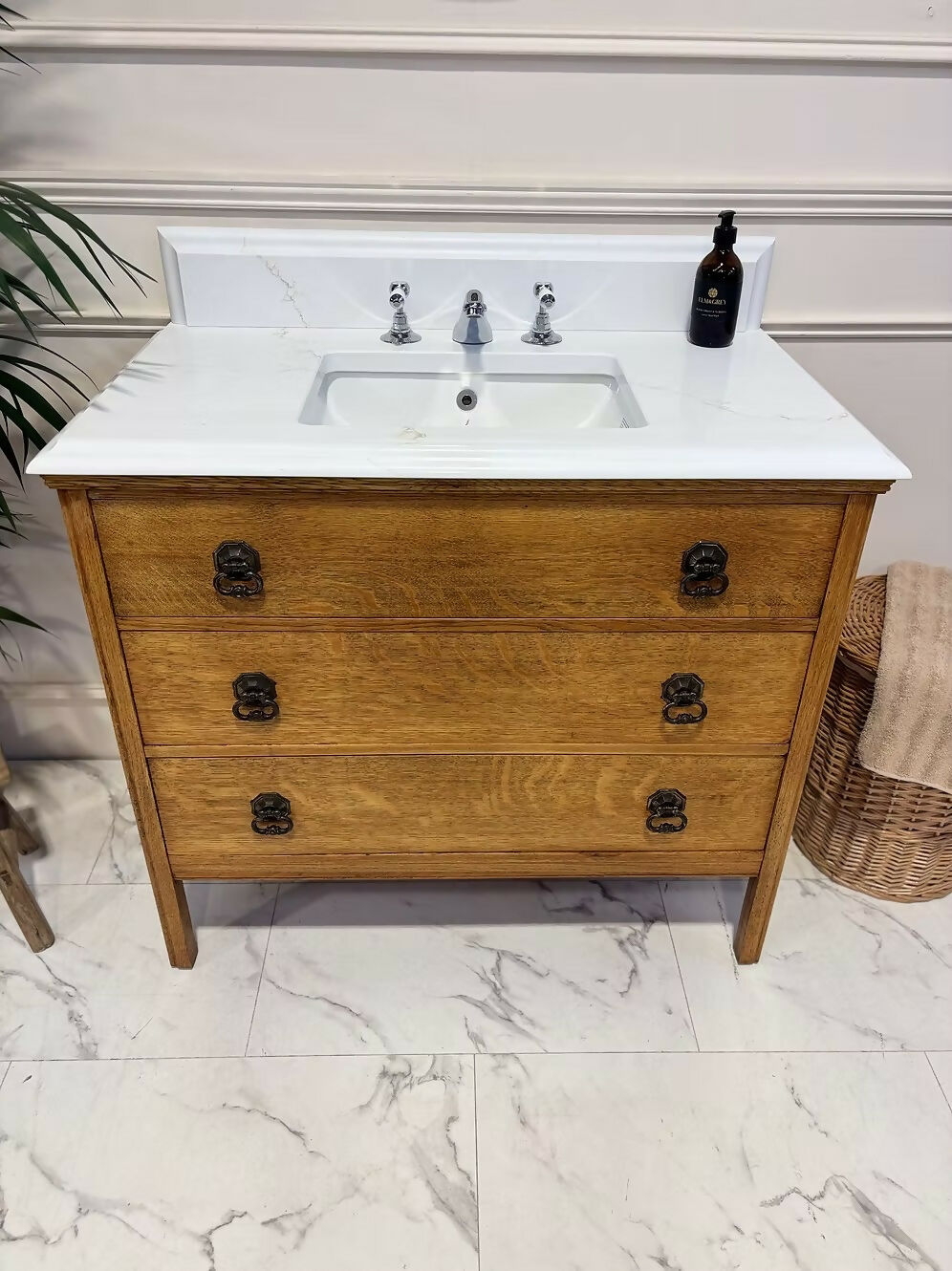 Traditional Wooden Bathroom Vintage Vanity Unit - Elizabeth I