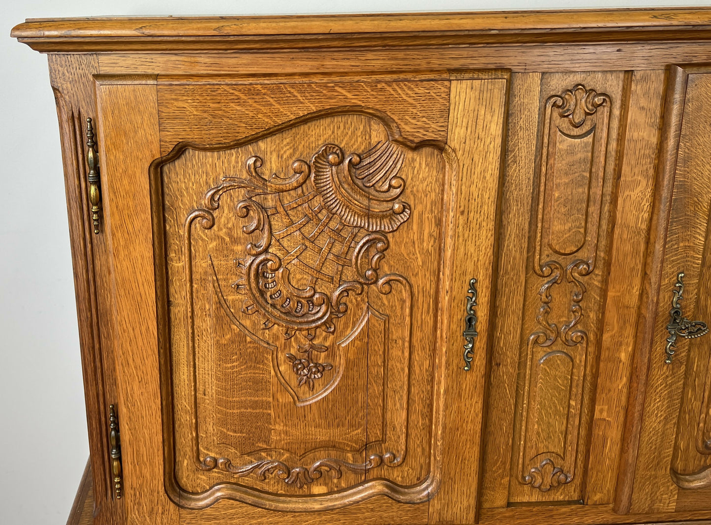 Cabinet Vintage French Louis XIV Style Oak Sideboard Carved Cupboard LOT 6266