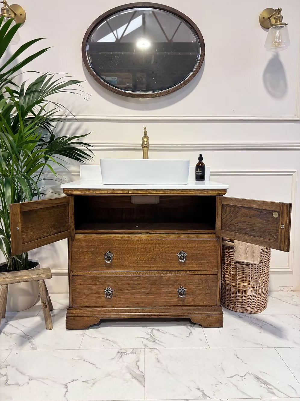 Traditional Bathroom Vintage Vanity Unit With Tap - Henry VII