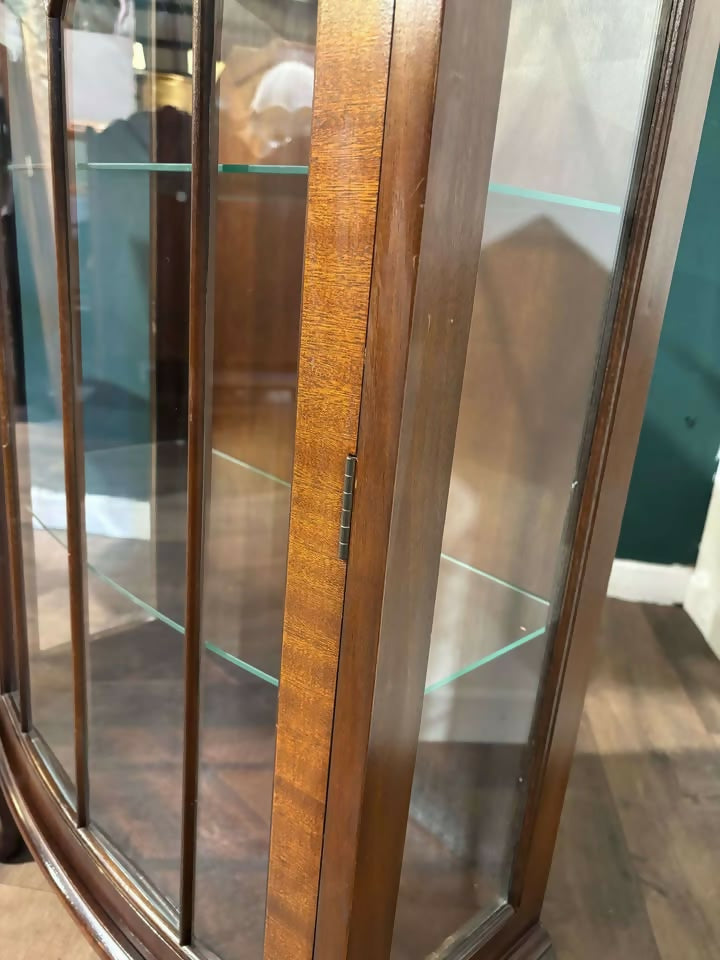 Vintage Mahogany Bow Front Display Cabinetv