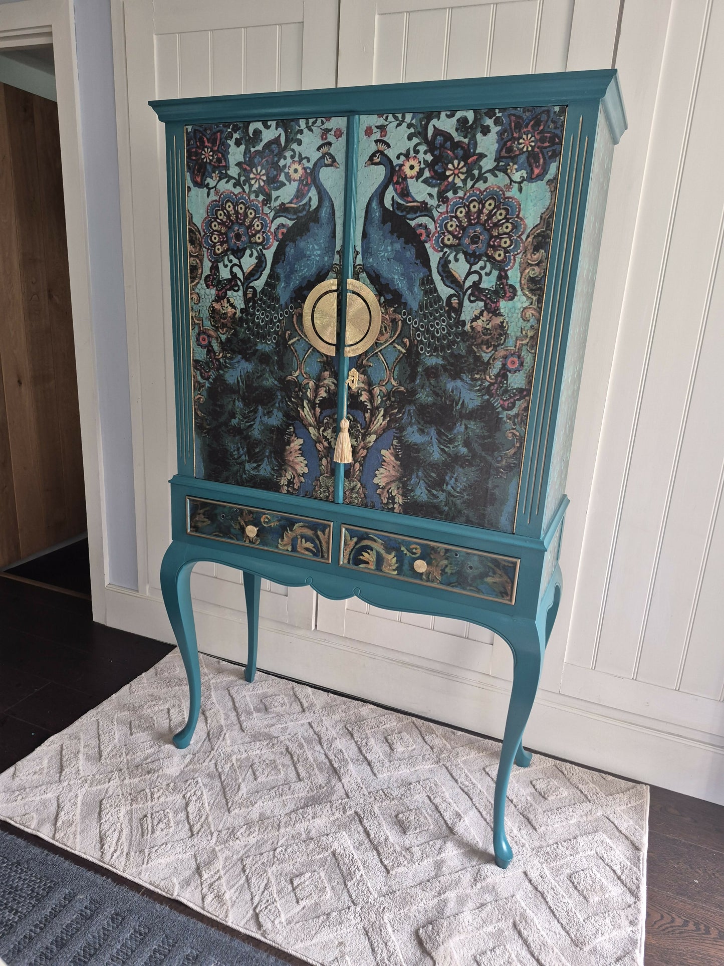 Exquisite Edwardian Cocktail Cabinet Luxury Upcycled – Teal & Peacock Decoupage, Mirrored Bar with LED & Gold Interior