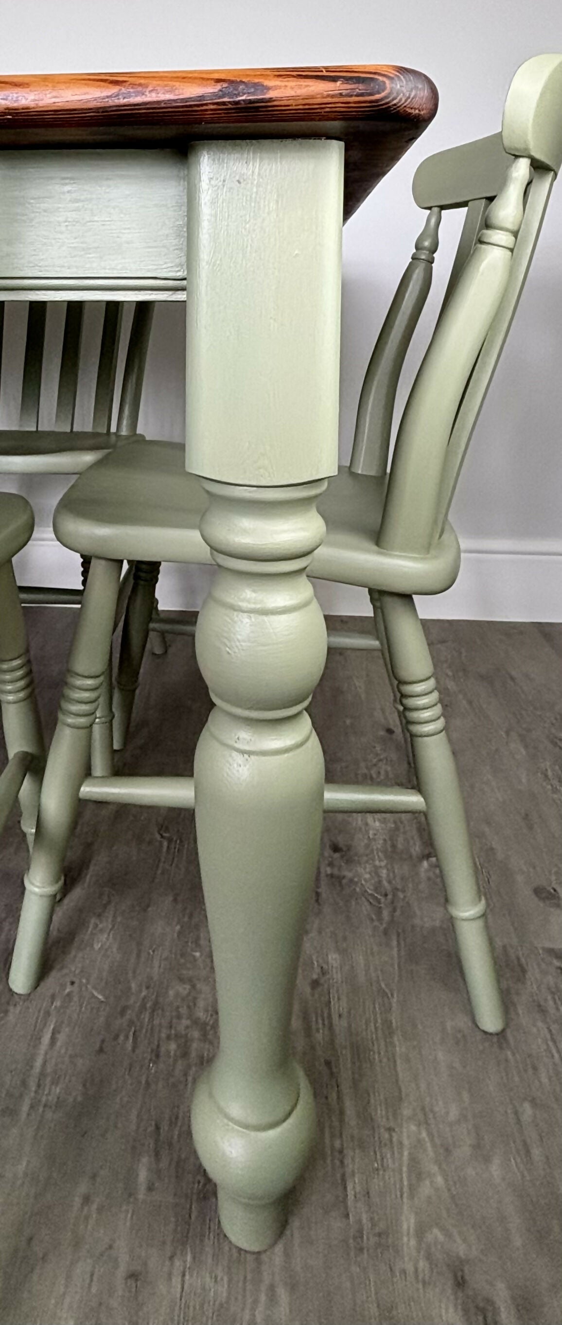 Table & 6 Chairs