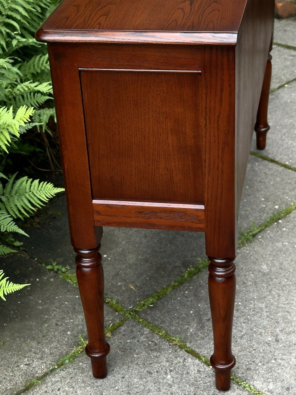 A WOOD BROTHERS OLD CHARM TUDOR BROWN CARVED OAK SIDEBOARD / DRESSER BASE / HALL TABLE