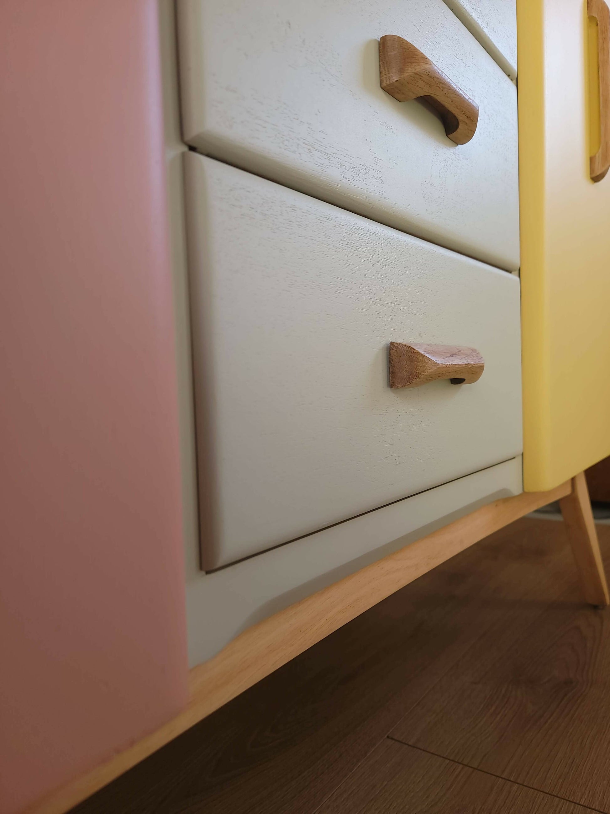 Sherbet sideboard close from below