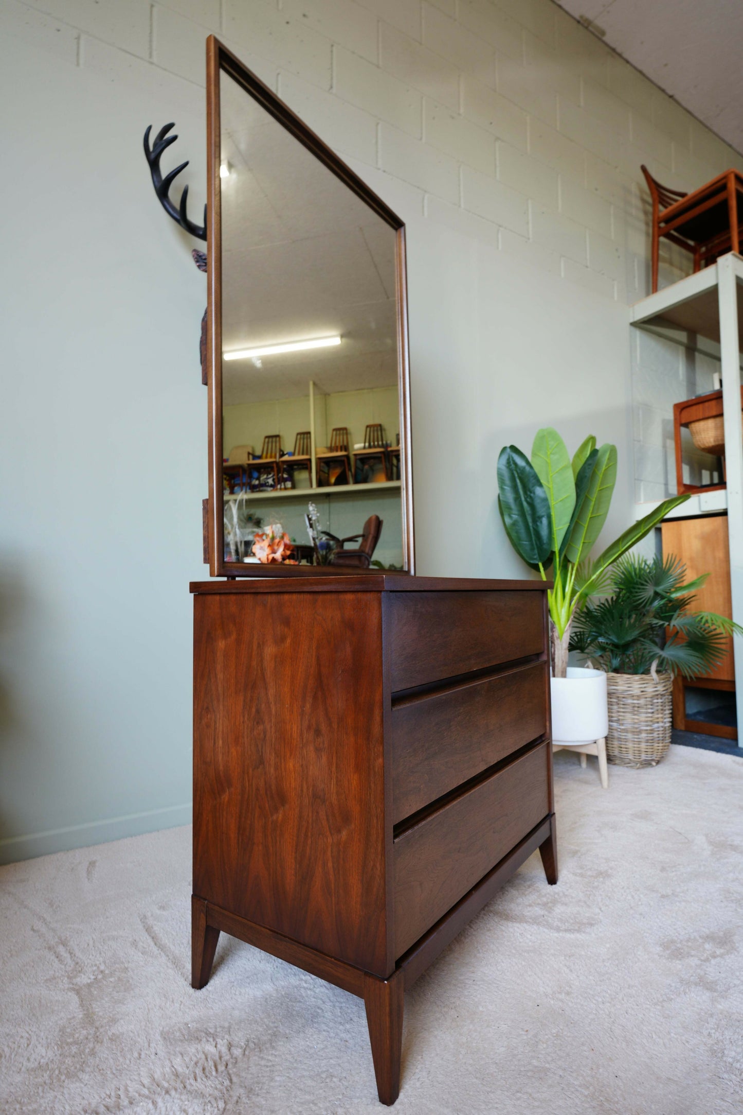Peppler Furniture Co. 'The Hanover Line' Three Drawer Dresser & Mirror In Figured Walnut – Canada, C. 1960s
