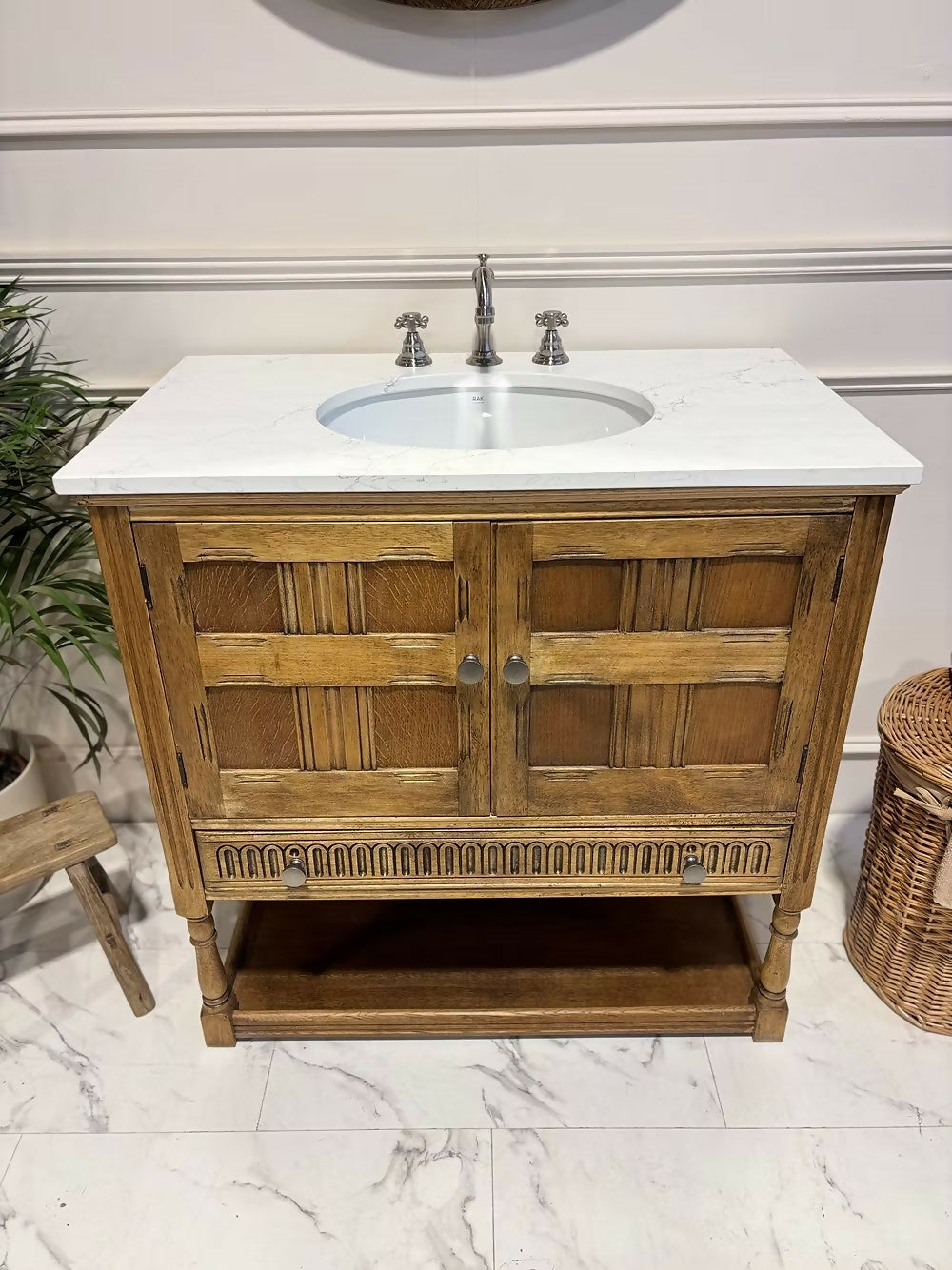 Traditional Bathroom Vintage Vanity Unit