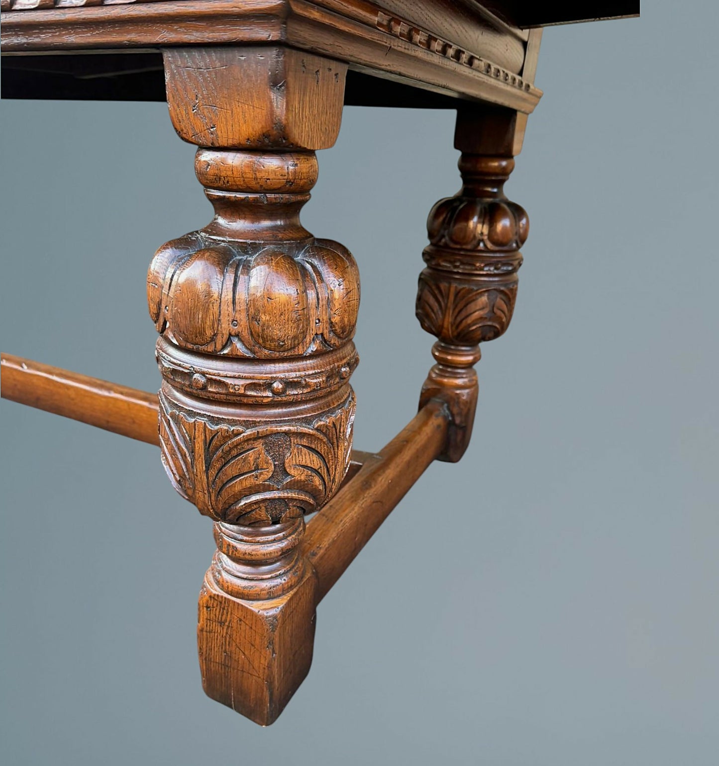 Large Oak Extending Dining Table Seats 8-10