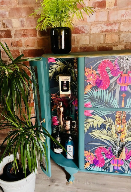 Oriental drinks cabinet