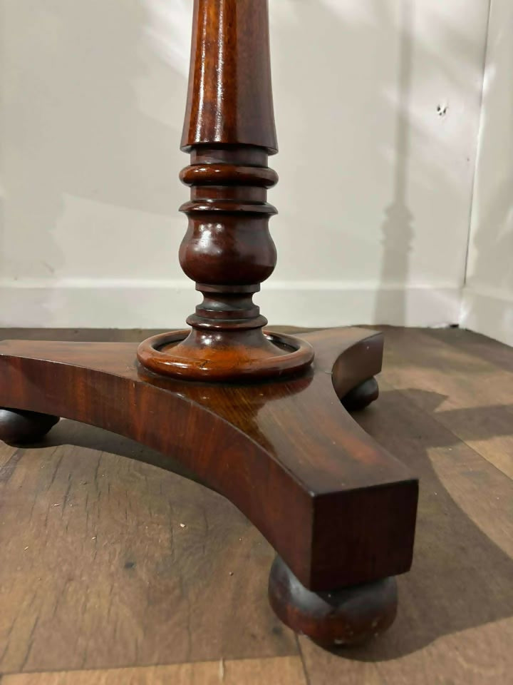 Regency Mahogany Adjustable Pole Screen