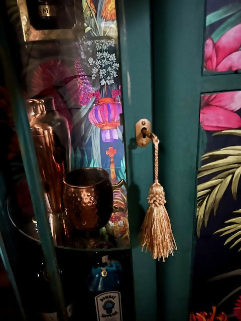 Oriental drinks cabinet