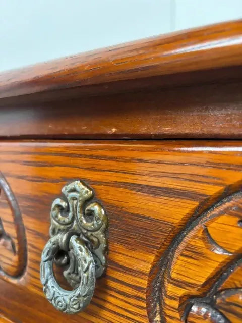 Reproduction ‘Old Charm’ Carved Oak Side Table / Lamp Table with Drawer