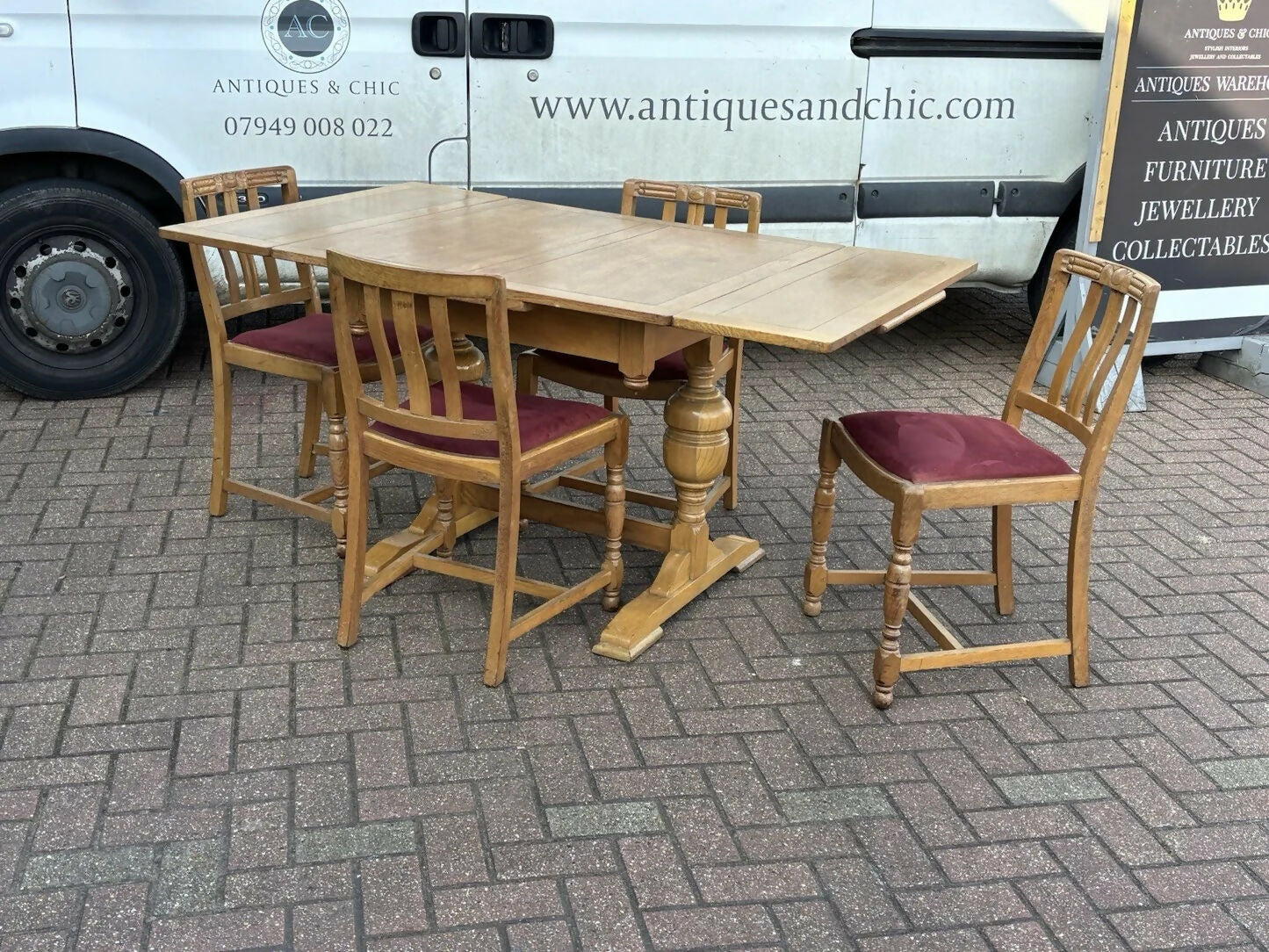 1930’s Extending Vintage Light Oak Draw Leaf Table & 4 Chairs