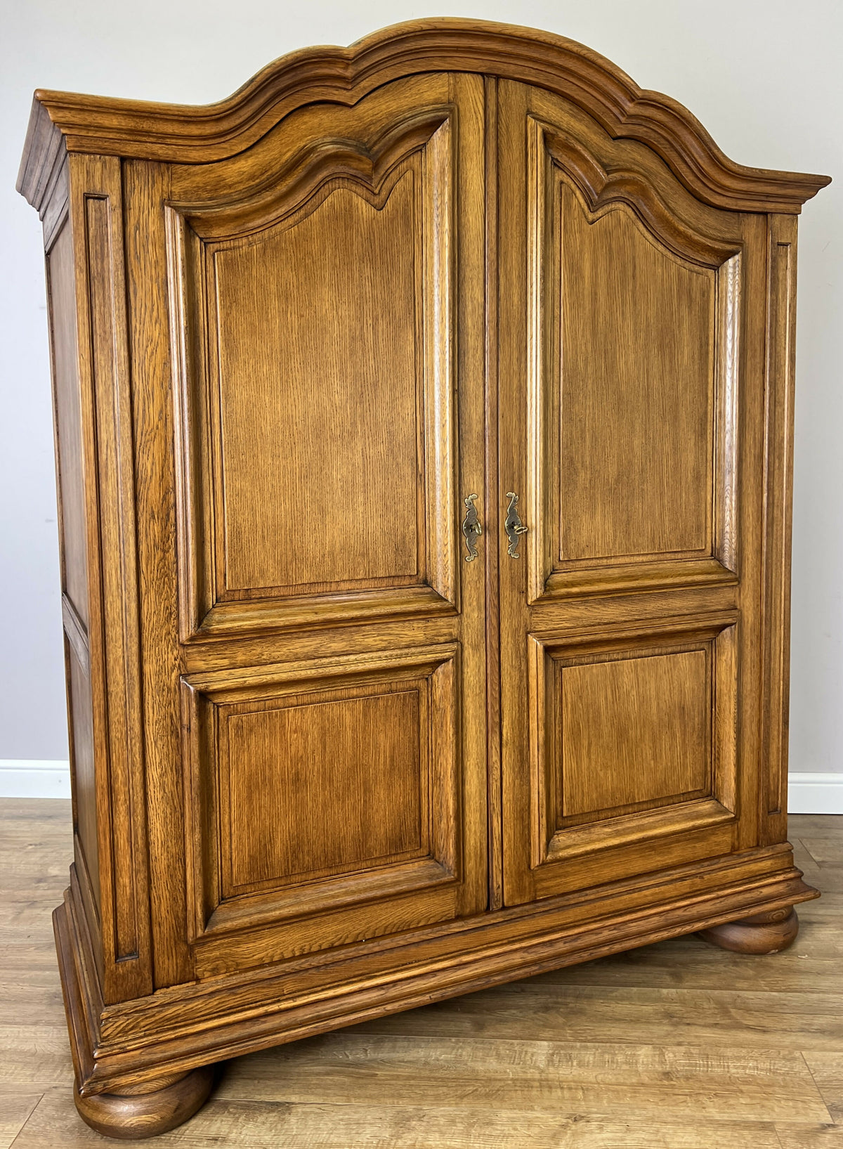 Wardrobe Vintage French Style Oak Two Door Bedroom Storage Armoire LOT 6509