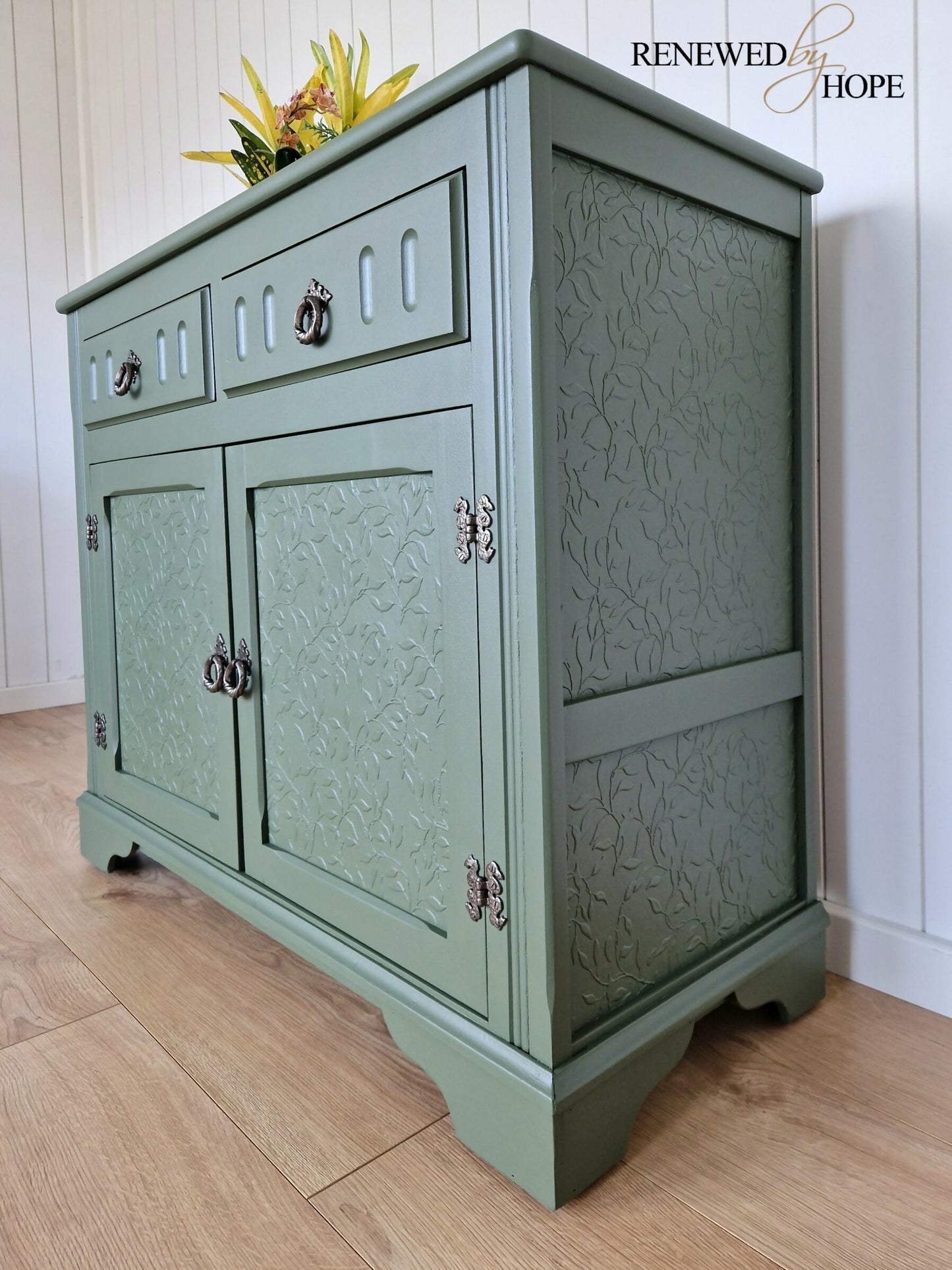 Green Sideboard with leaf embossed design (6)