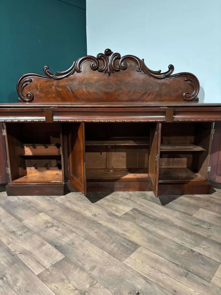 Victorian mahogany chiffonier, having a decorative gallery 4