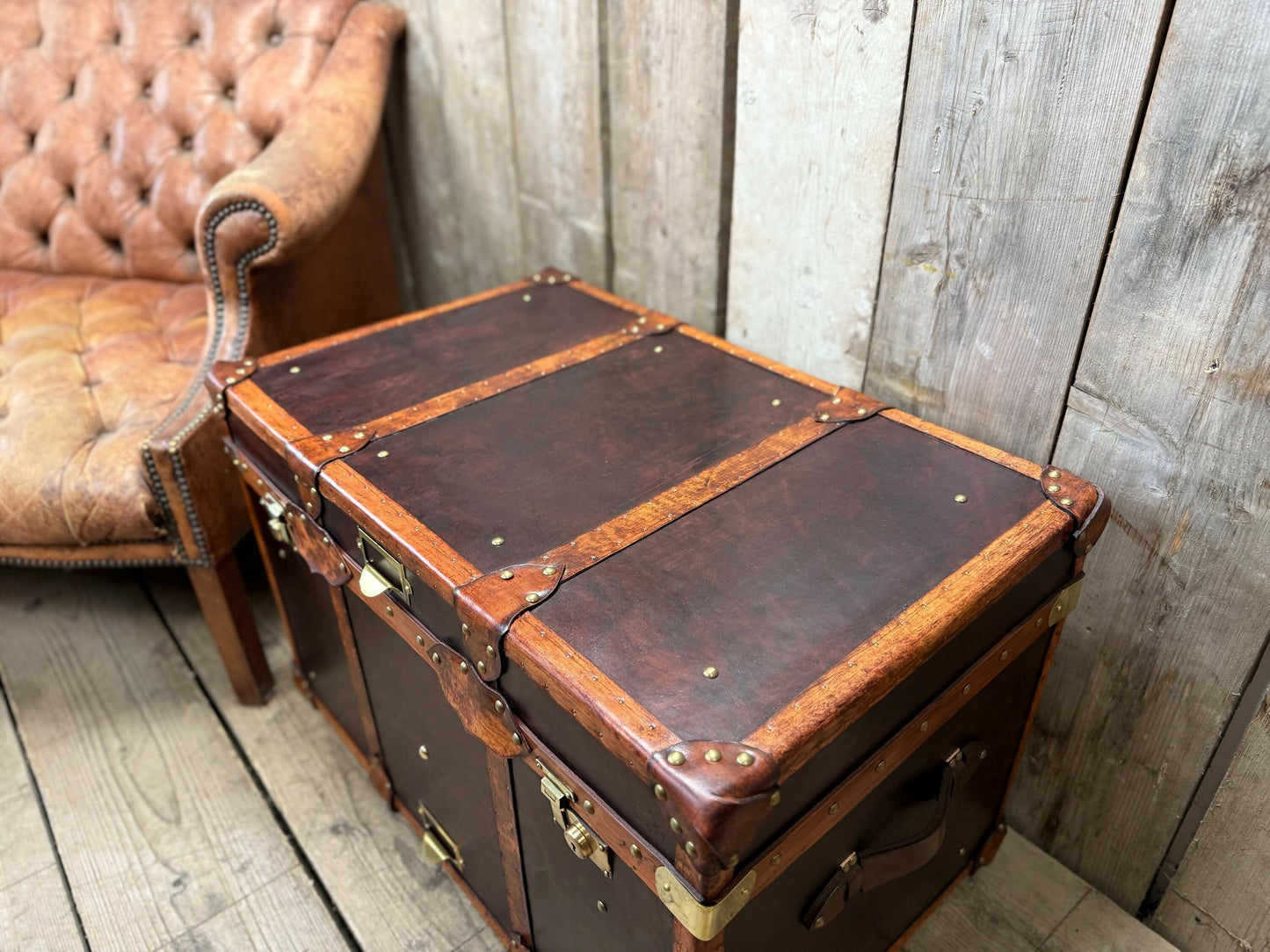 Vintage storage trunk chestnut brown leather
