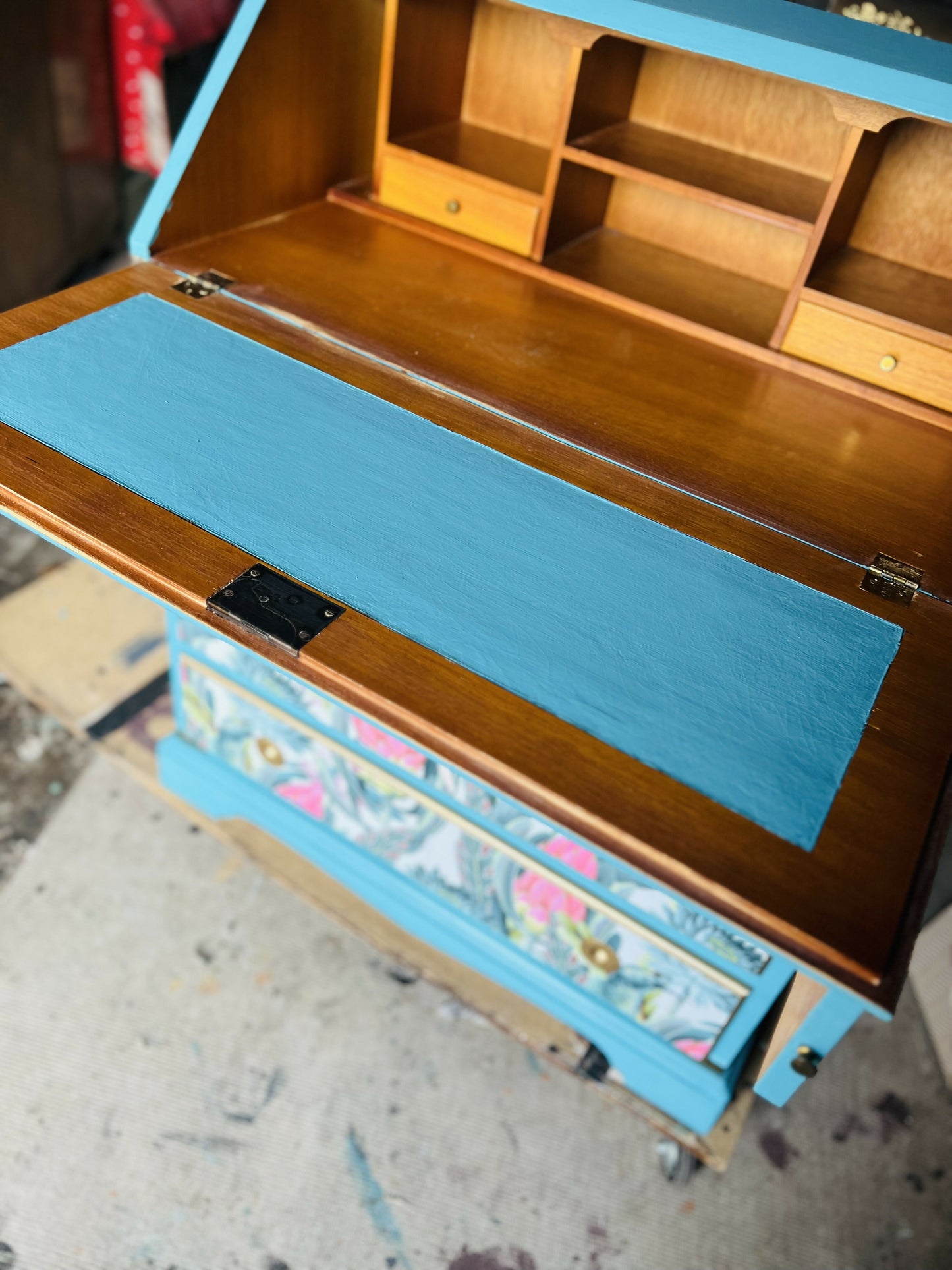 Turquoise Bureau