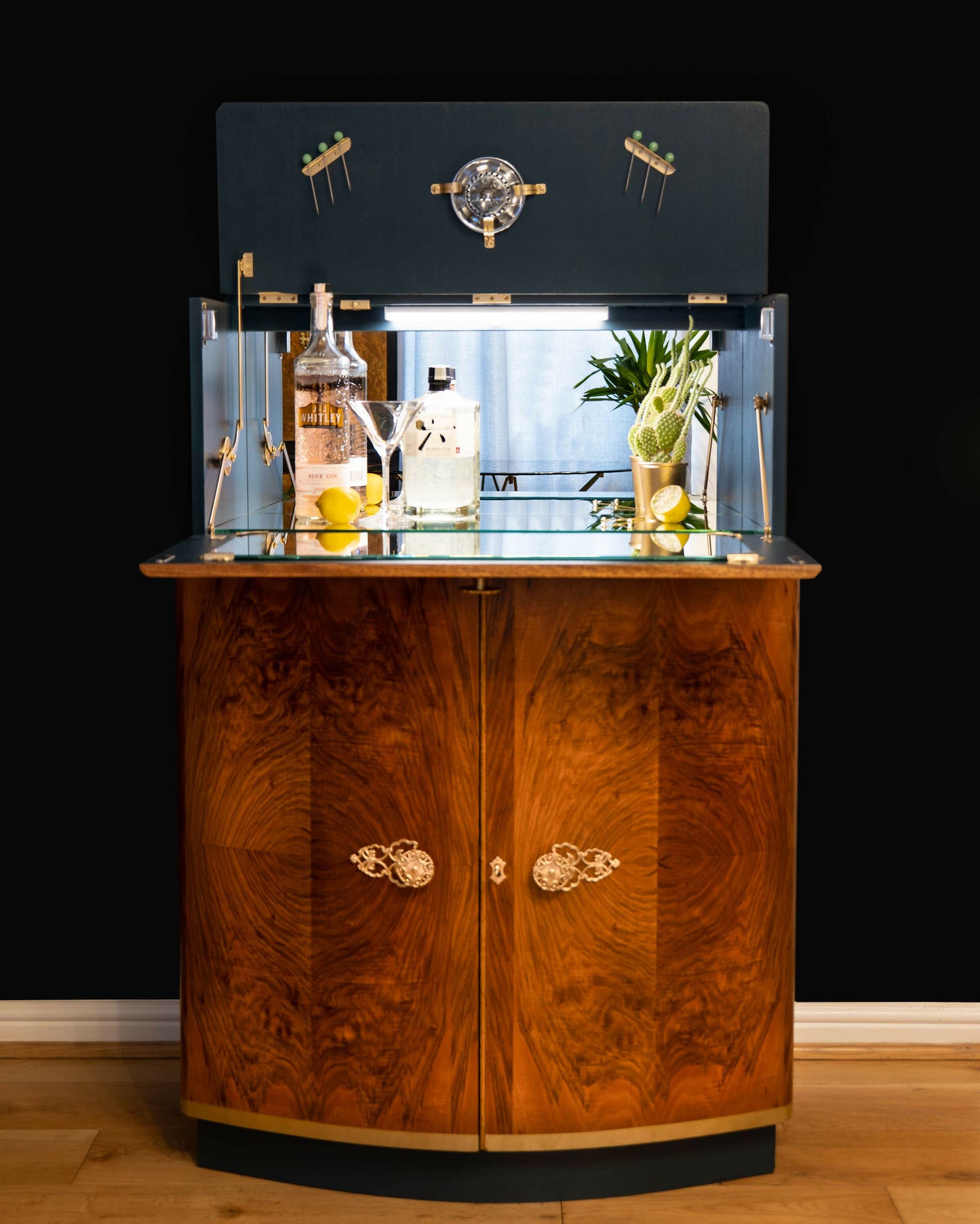 Cocktail Cabinet/ Drinks cabinet