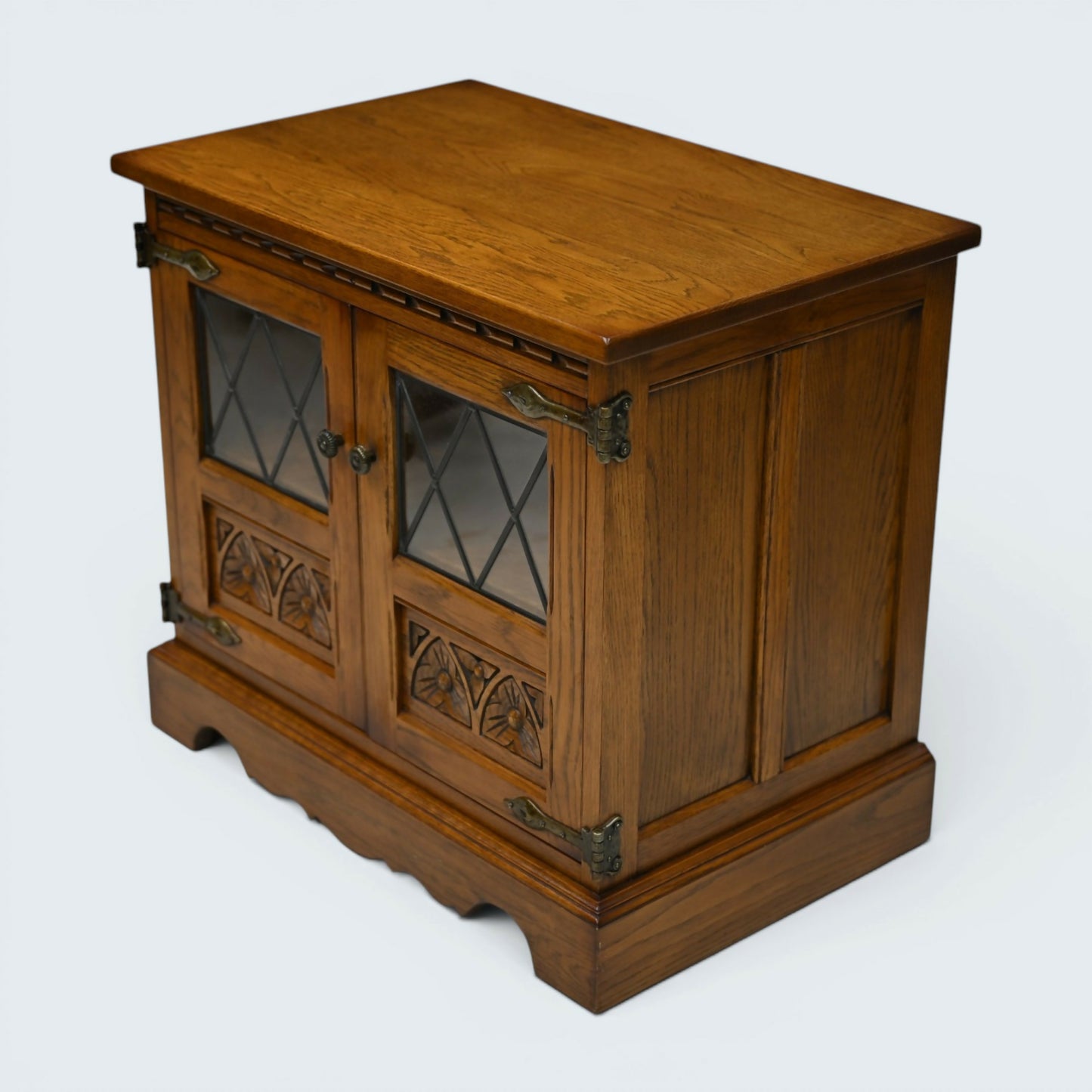 Old Charm TV Stand Video Cabinet Light Oak Made In England Free UK Delivery*