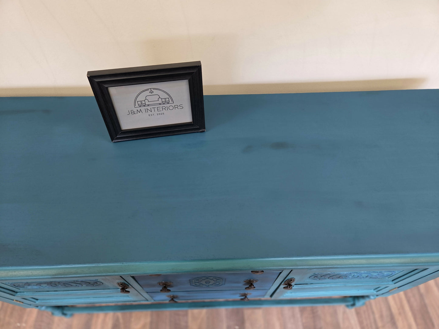 Vintage solid oak sideboard/cabinet/bar.