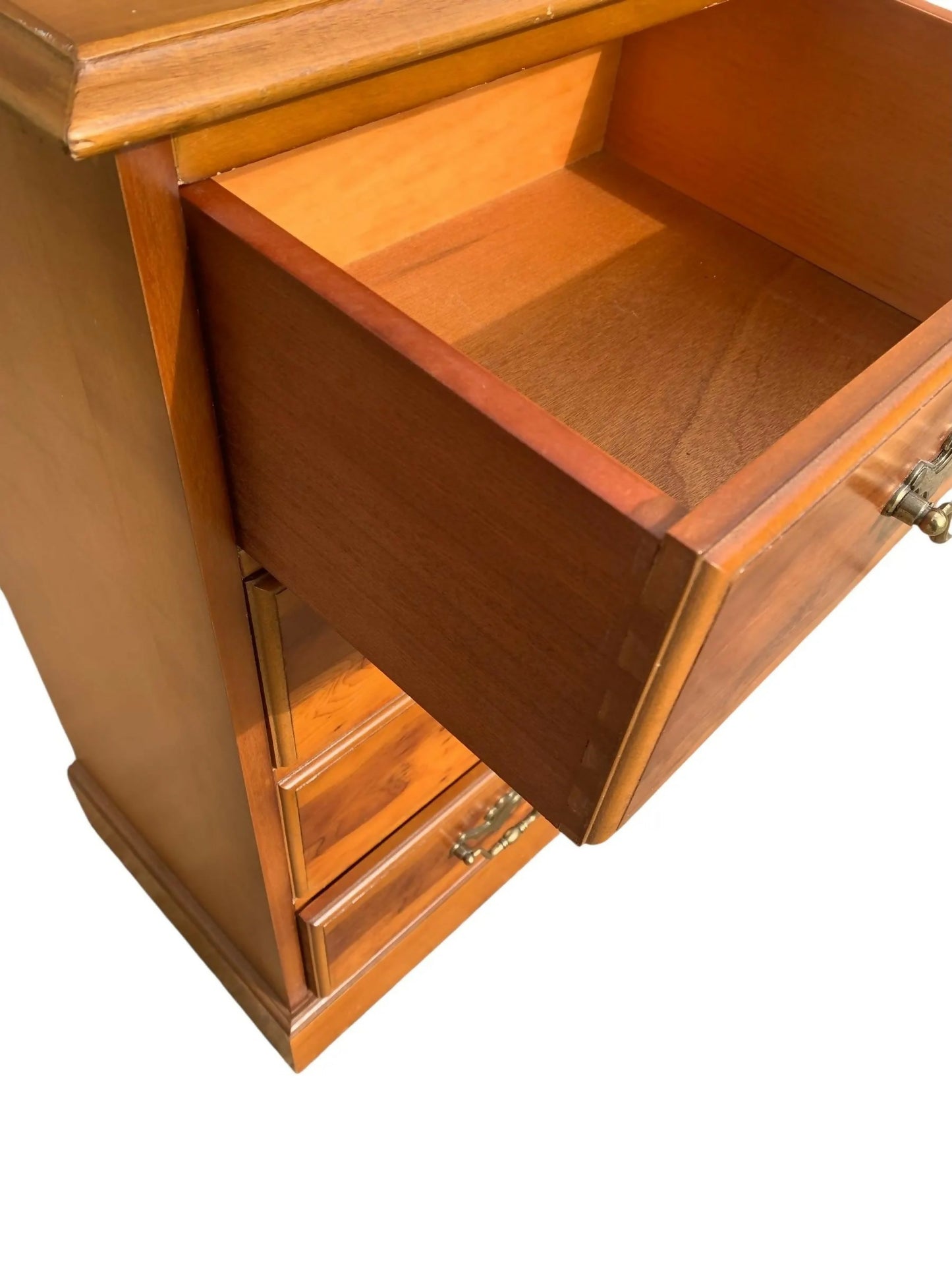 Vintage Georgian style Yew chest of drawers / bedside chest
