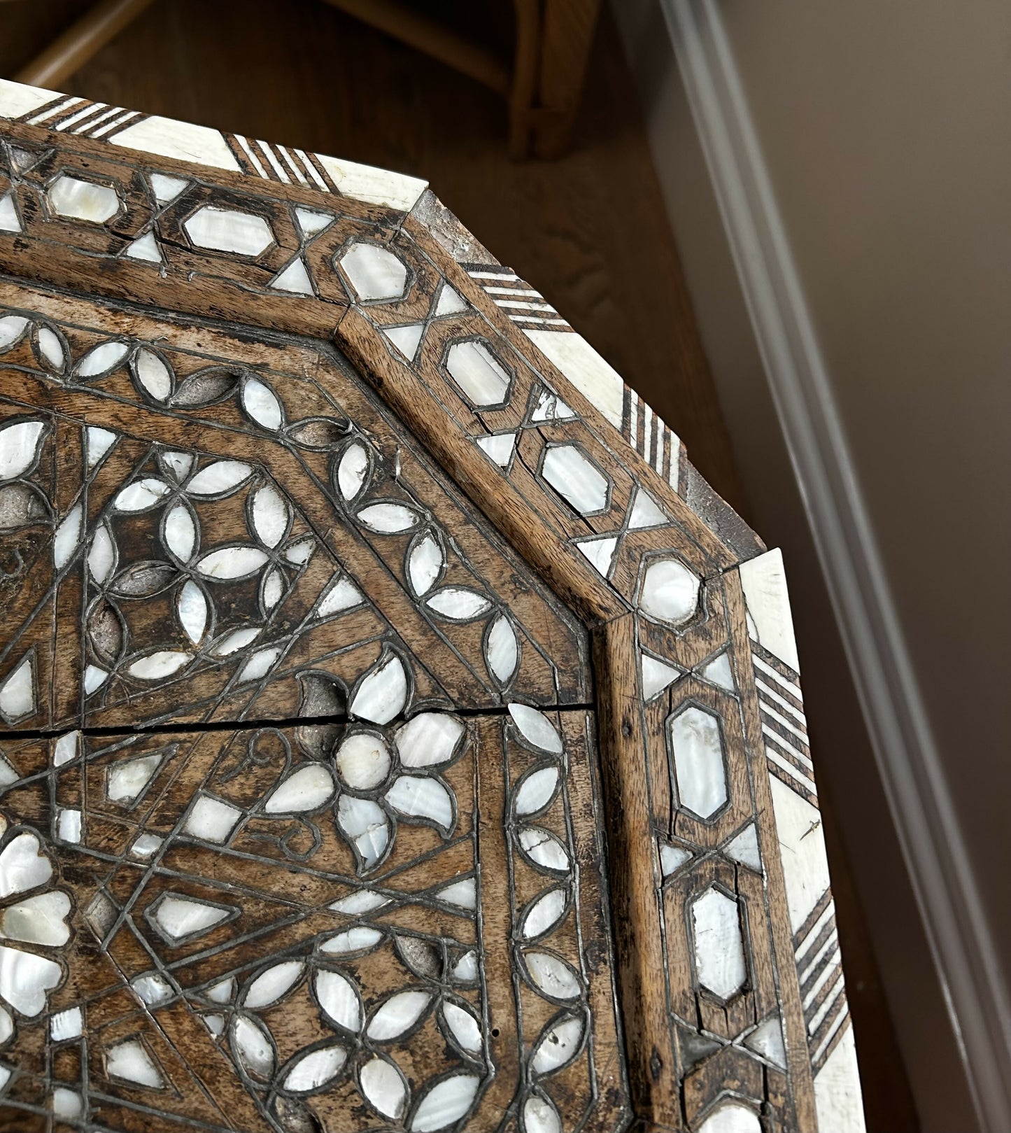 ANTIQUE SYRIAN DAMASCENE INLAID OCTAGONAL SIDE TABLE BONE MOTHER OF PEARL