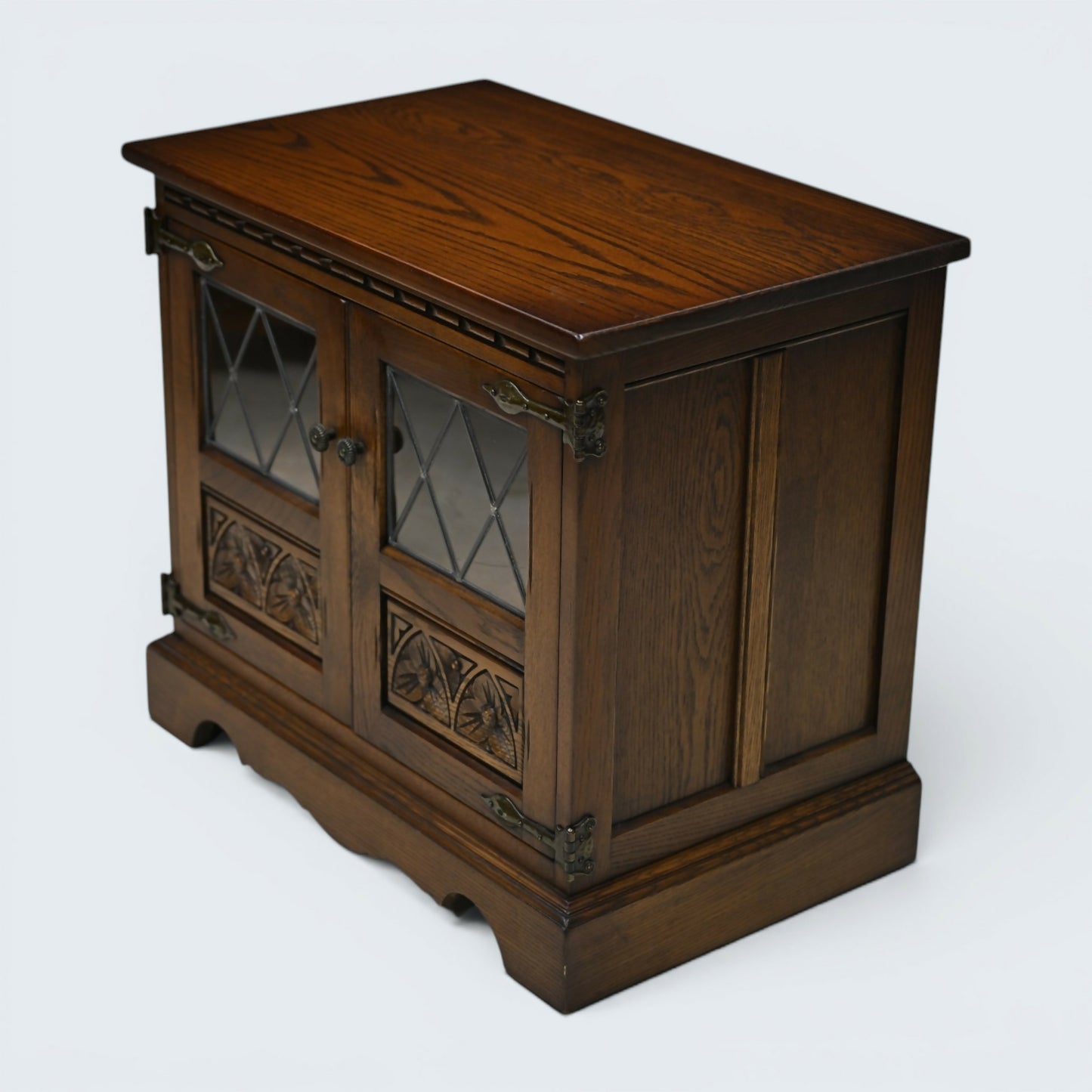 Old Charm TV Stand Video Cabinet Light Oak Made In England Free UK Delivery