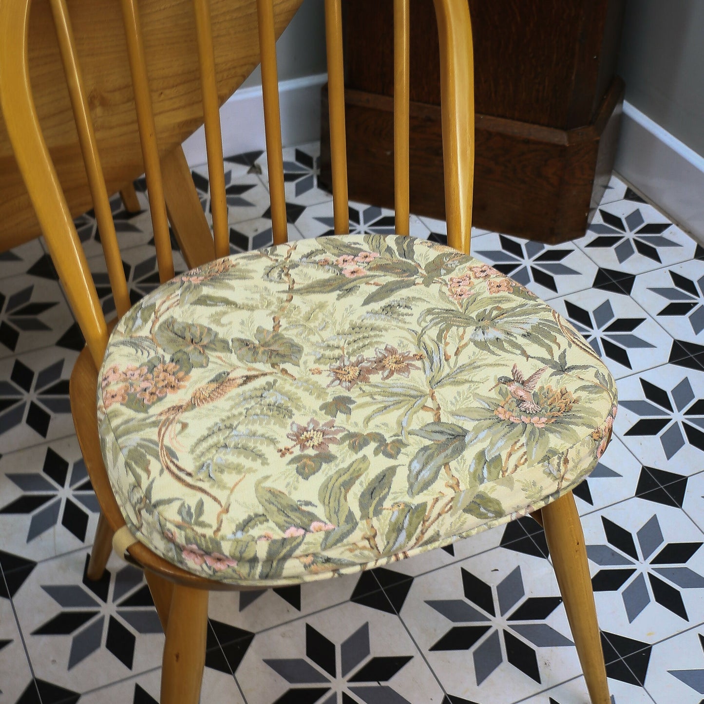 Four Ercol Windsor 370 Dining Chairs with n Elm Ercol Drop Leaf Dining Table