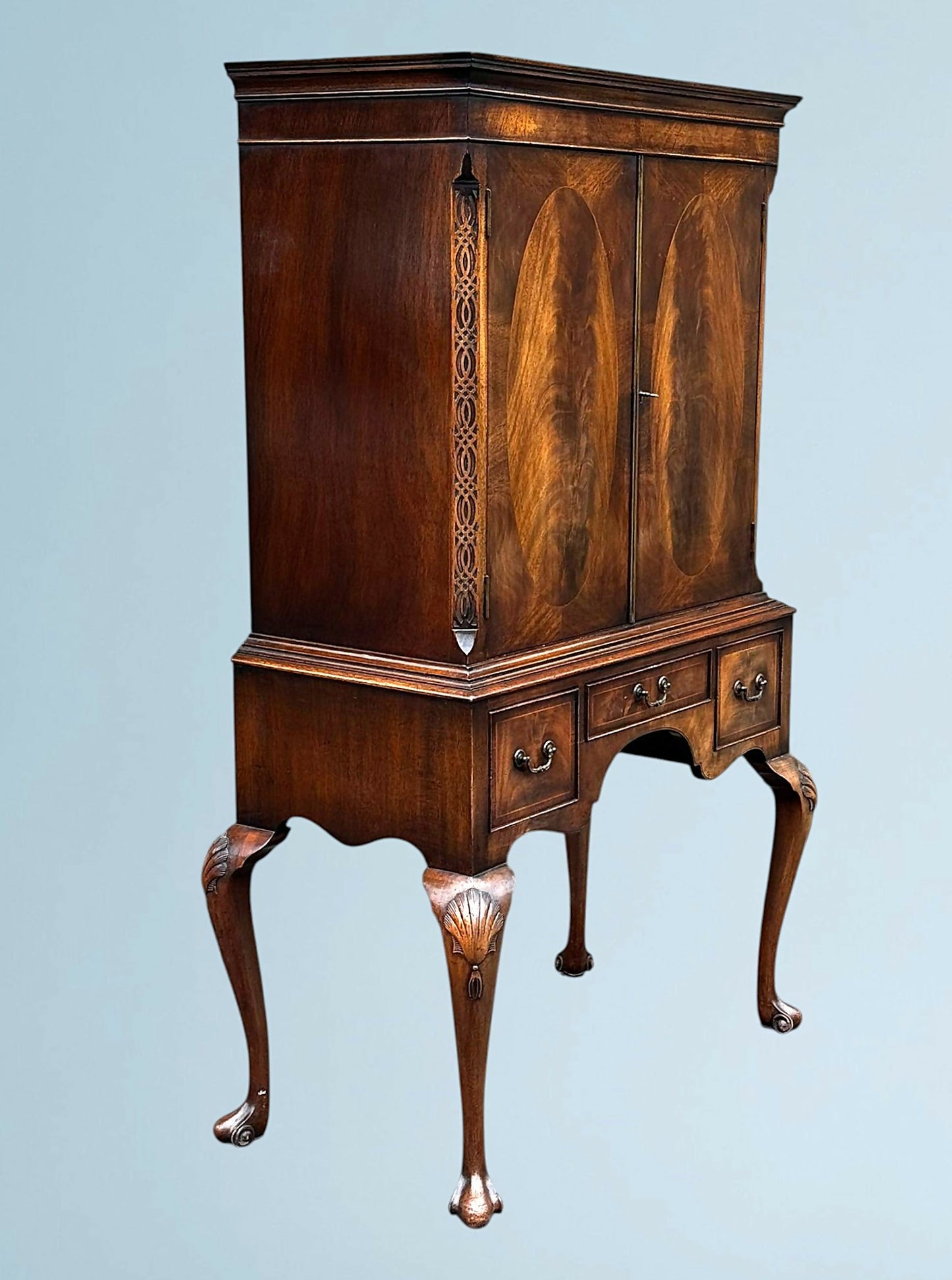 Mahogany Cocktail Cabinet / Drinks Cabinet