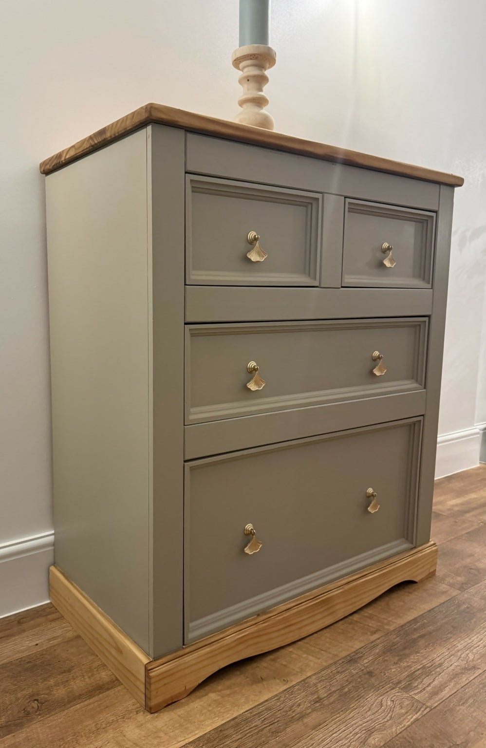 Pine chest of drawers