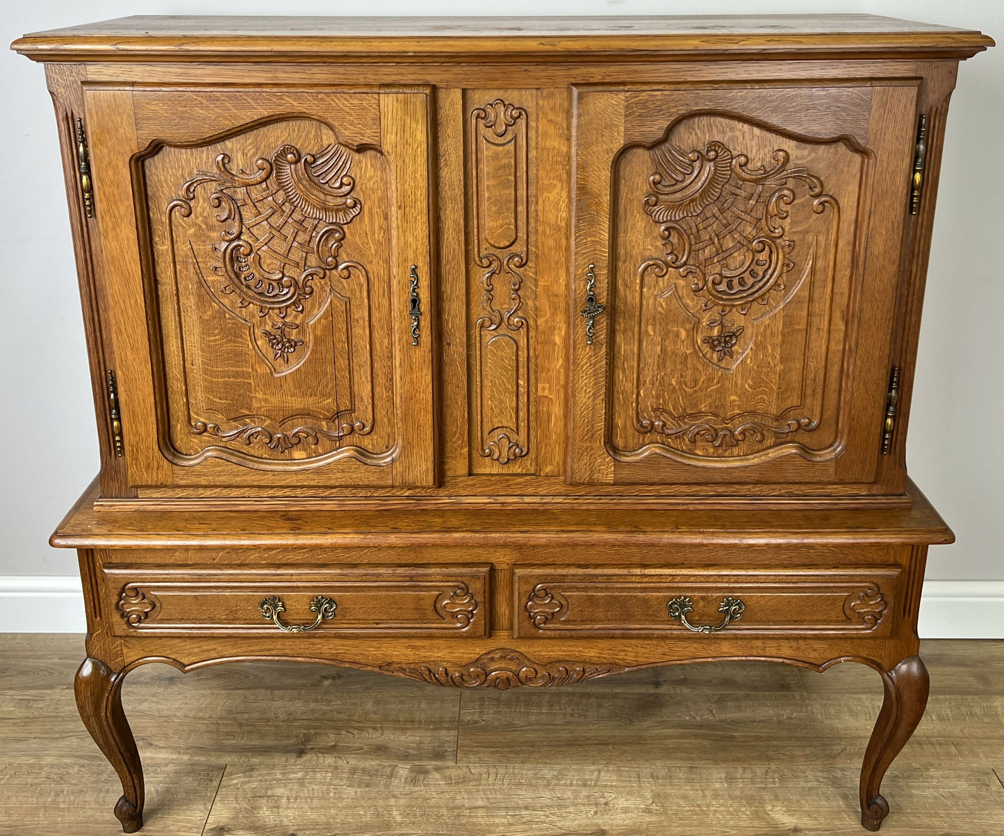 Cabinet Vintage French Louis XIV Style Oak Sideboard Carved Cupboard LOT 6266