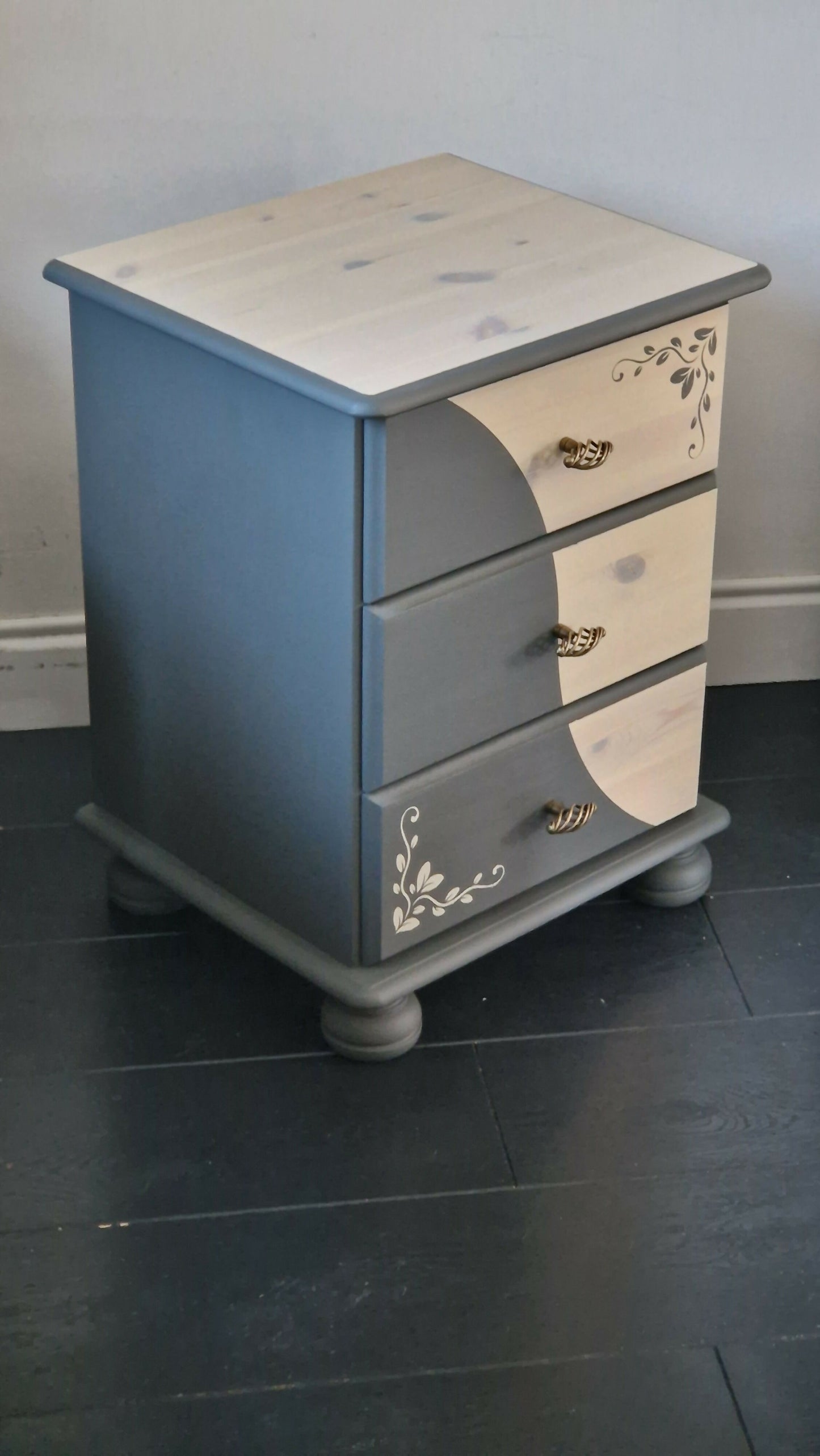 Single pine bedside drawer unit