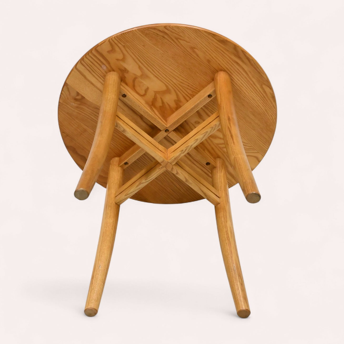 Ercol Round Side Table Light Finish And Excellent Condition Light FREE Delivery*. SBR10872/2808E