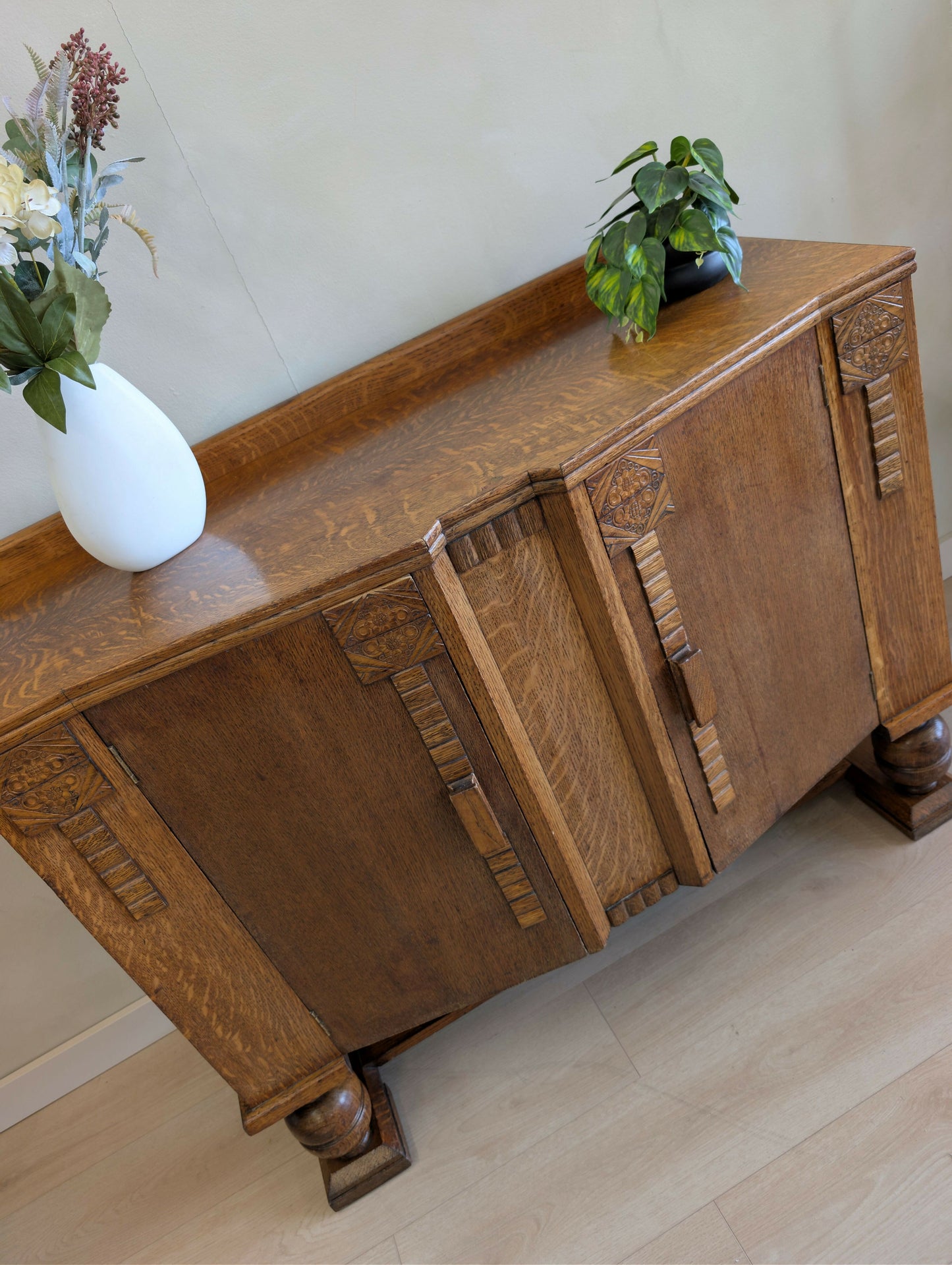 1930s Art Deco Quarter-Sawn Oak Sideboard Drinks Cabinet