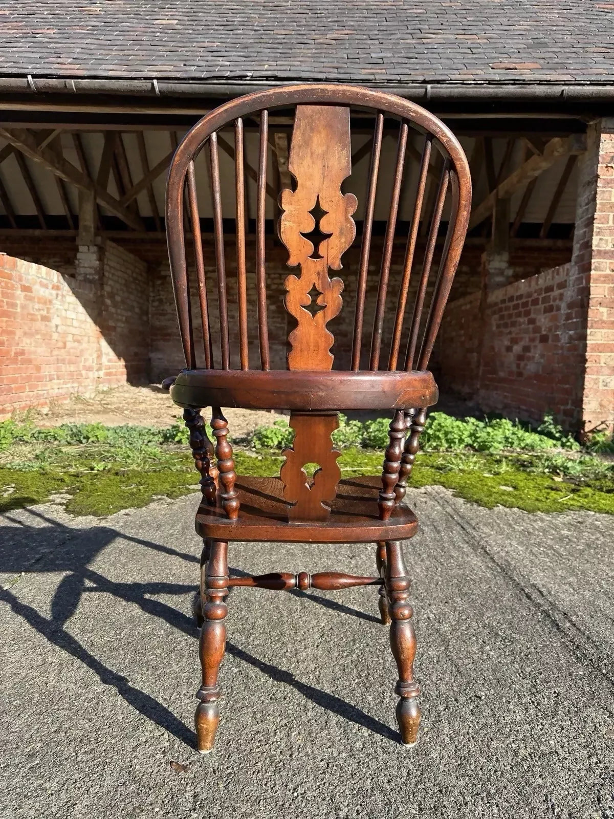 Antique Early 19th Century English Oak And Elm Broad Arm Windsor Chair