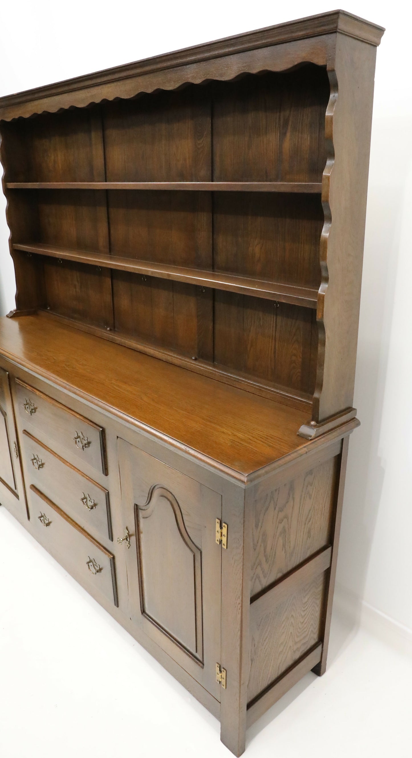 Large Georgian Style Oak Welsh Dresser Sturdy Clean VGC 2 Piece FREE UK Delivery. SBR7108/2504B