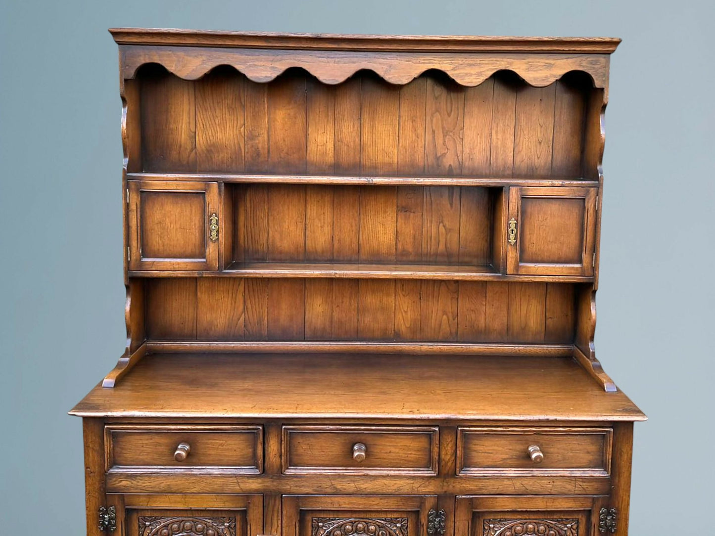 Good Quality Oak Dresser and Rack In The Period Style