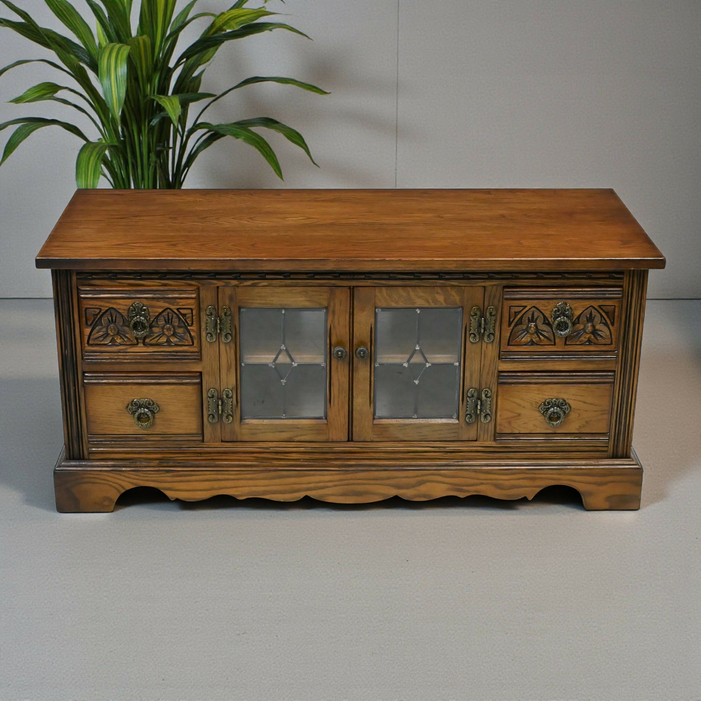 Old Charm Entertainment Cabinet TV Stand Model 2346 Light Oak FREE UK Delivery