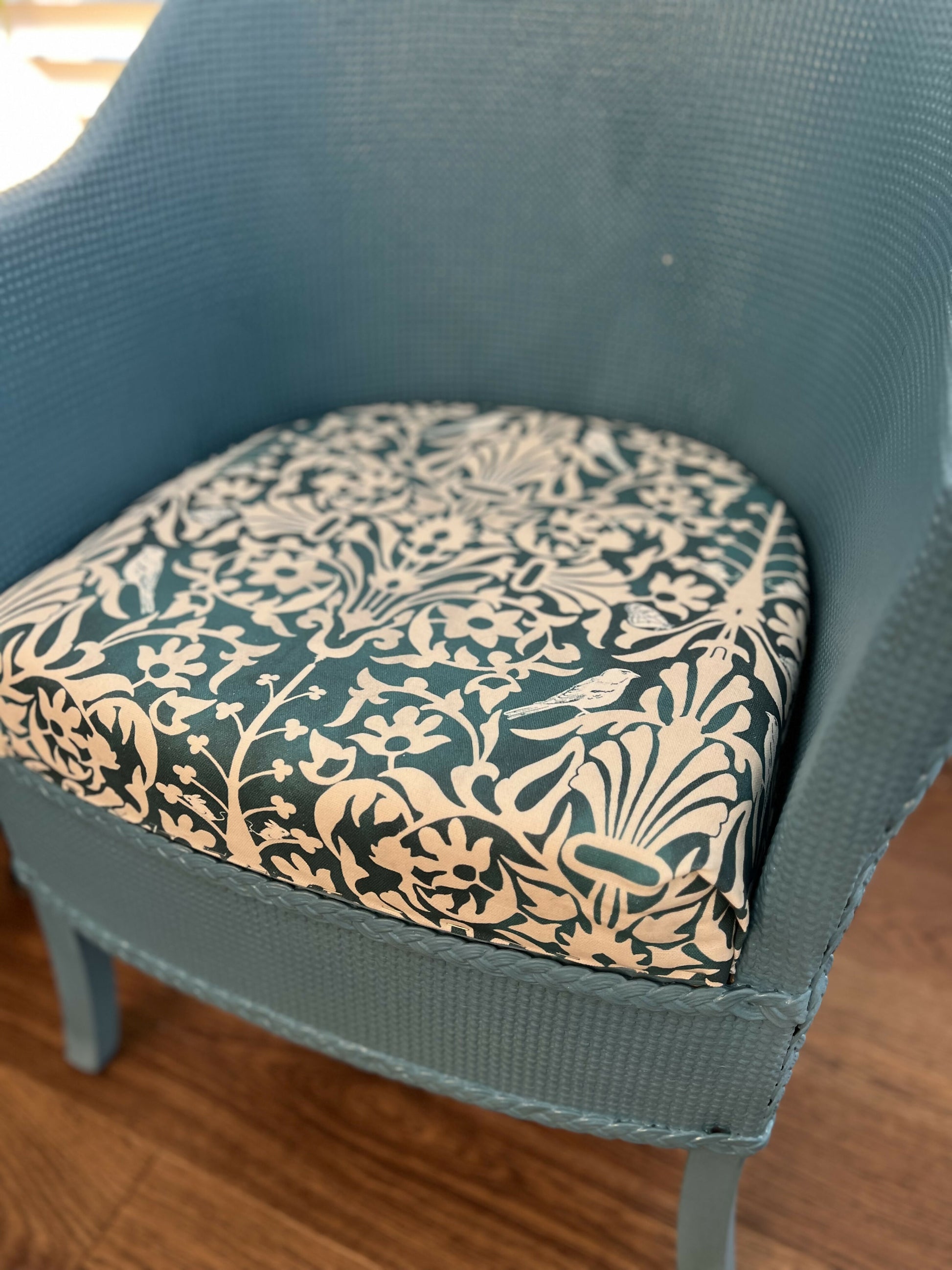 turquoise chair near