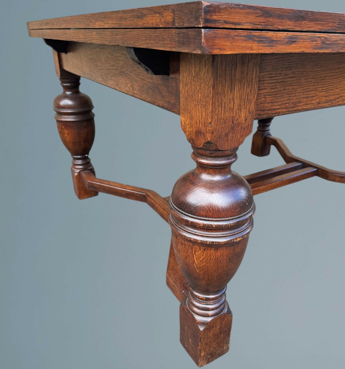 Oak Draw Leaf Dining Table - Seats 8