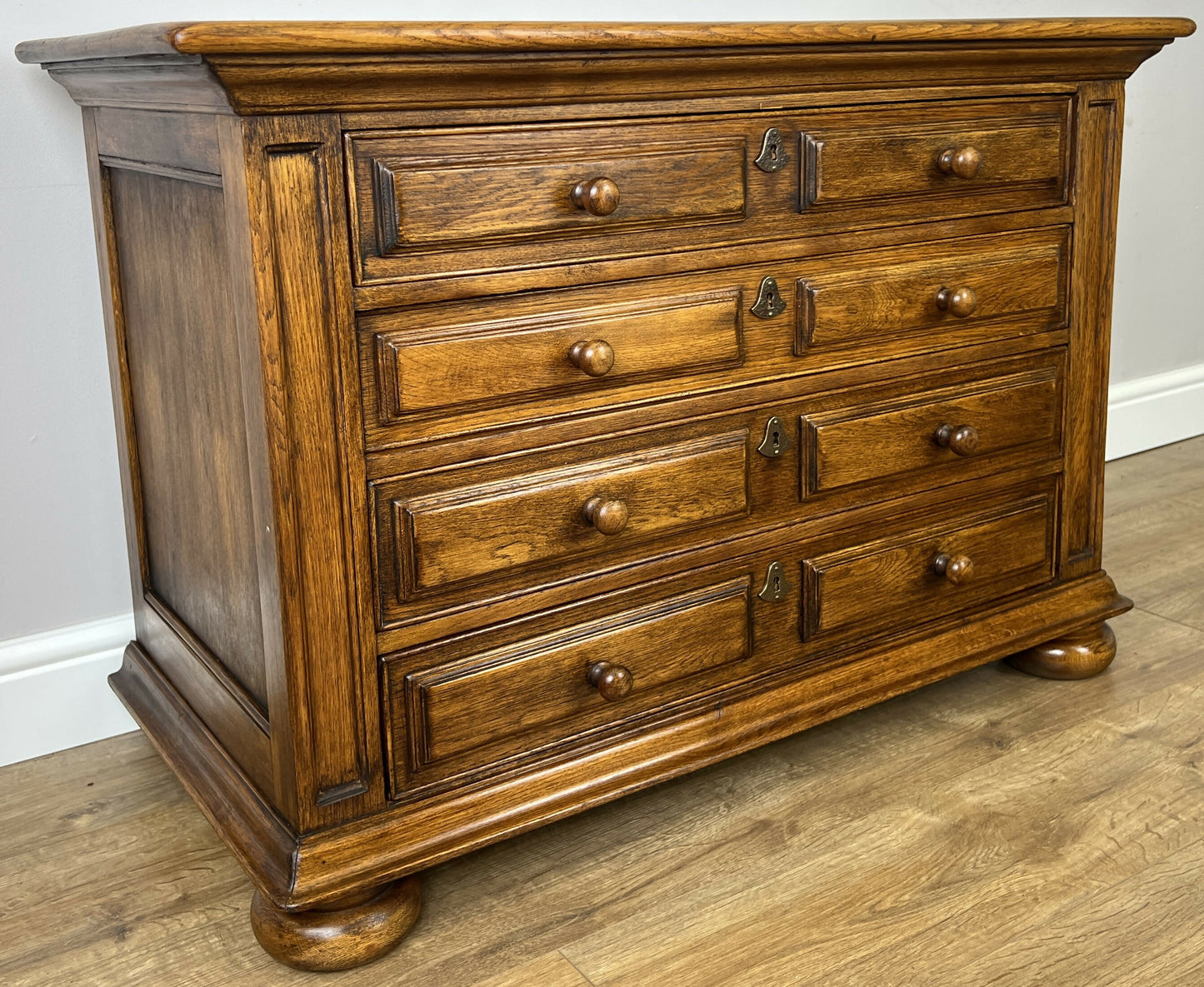 Chest of Drawers Vintage French Style Oak 4 Drawers Carved Cabinet LOT 6258