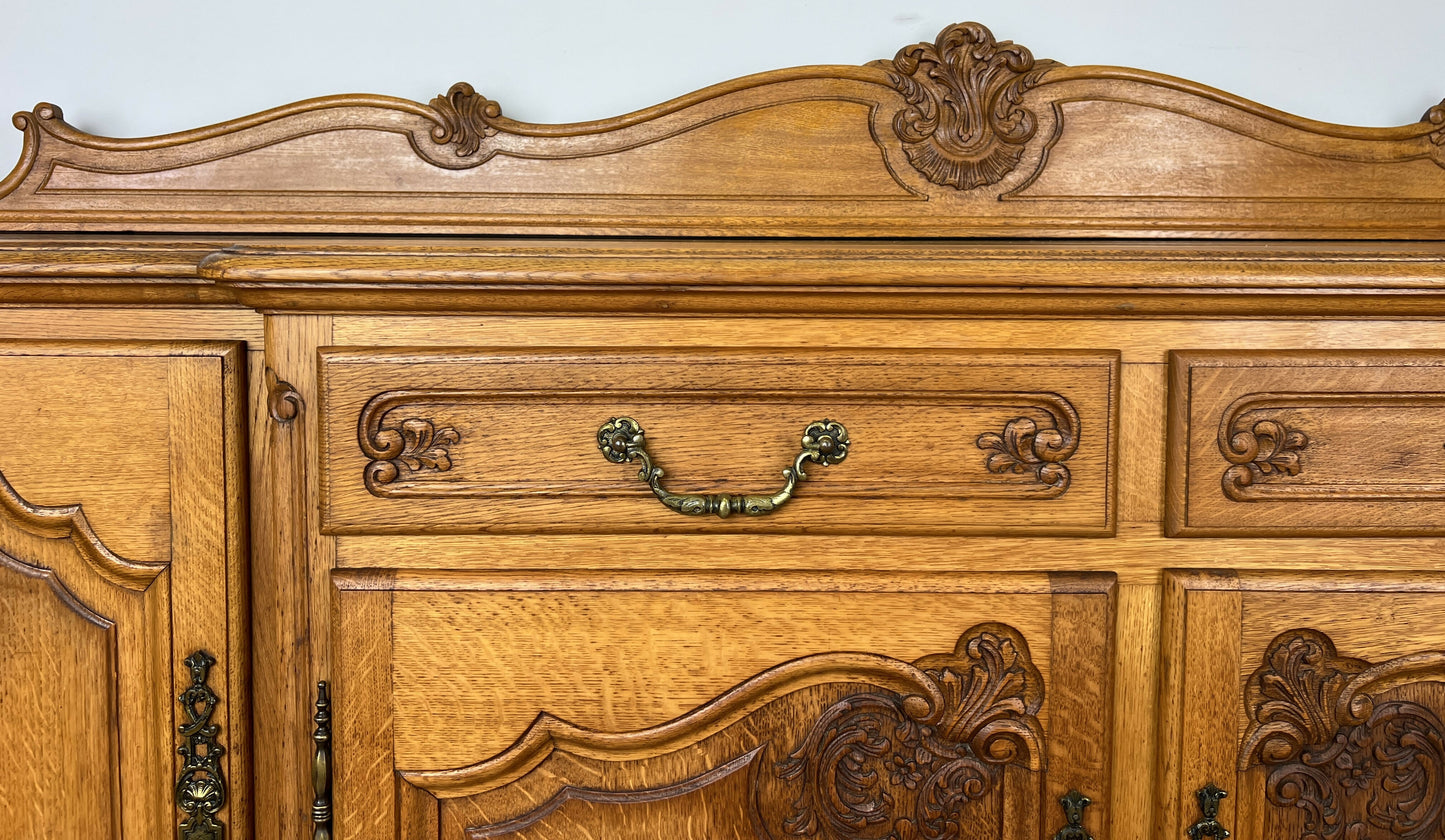 Sideboard Vintage French Louis Style Oak 4 Door Cupboard Carved Cabinet LOT 6362